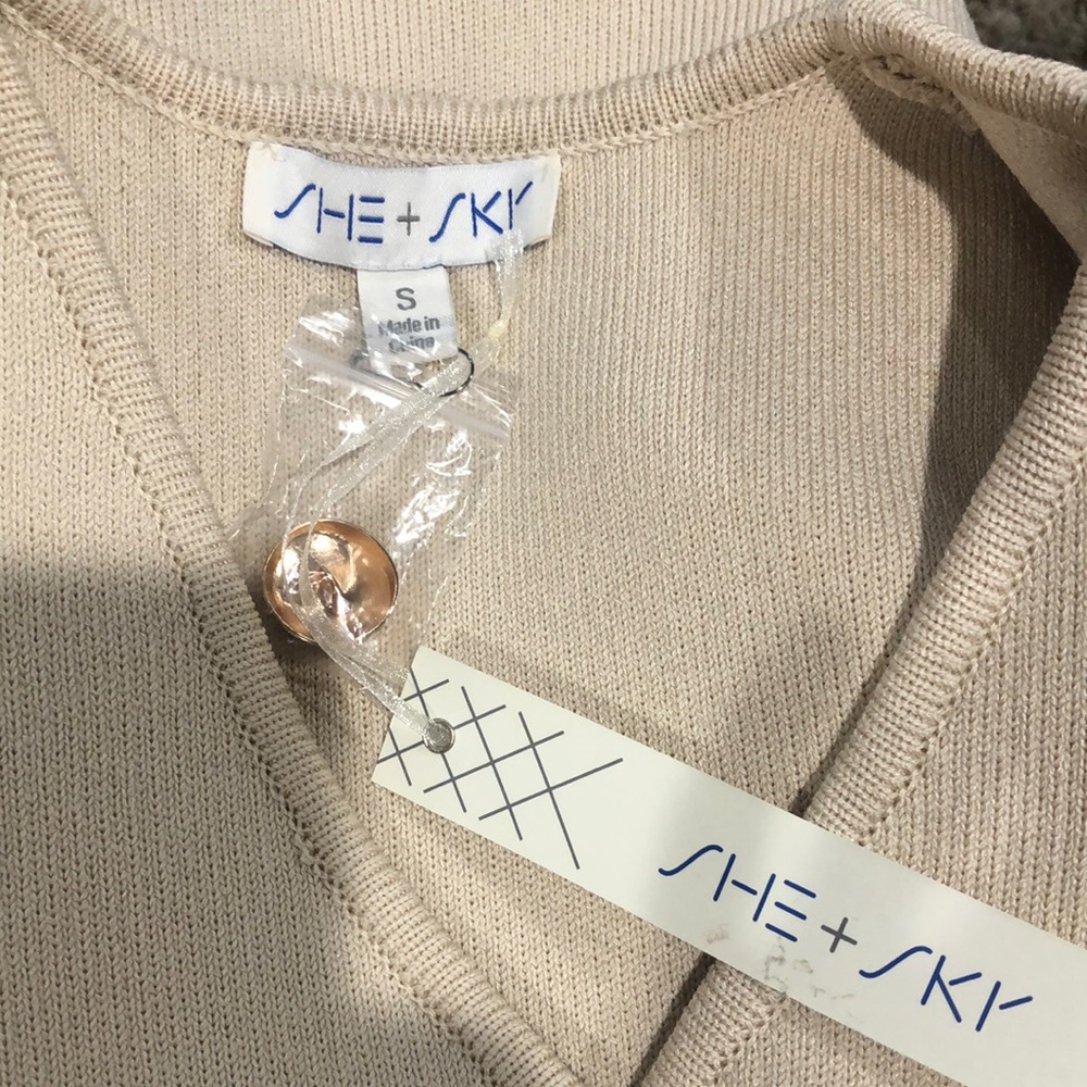 She + Sky Cream V-Neck Sweater Vest - Picture 8 of 12